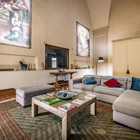 Yid Cantoria Apartment *