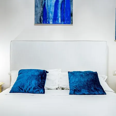 Yid Cantoria Apartment