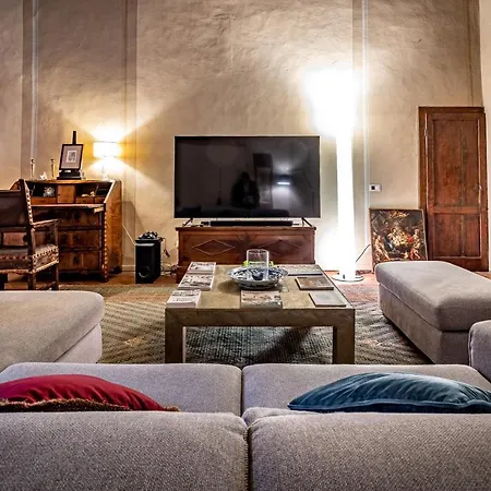 Yid Cantoria Apartment Florence